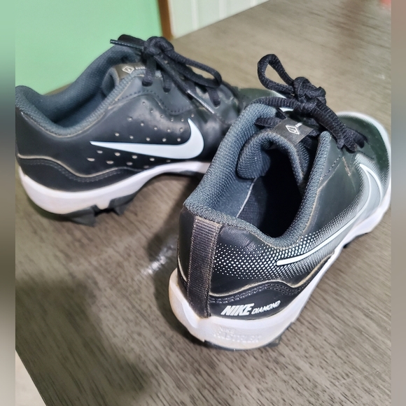 Nike Diamond Size 1Y Boys Baseball Cleats - Picture 2 of 6